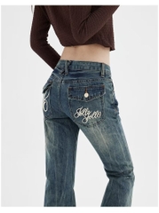 Quần jeans ống loe cạp trễ cổ điển phong cách Mỹ thêu họa tiết QJ030250