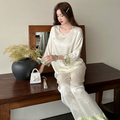 Bộ Pyjama Lụa Băng Phối Ren Tay Dài – Phong Cách Tân Cổ Điển