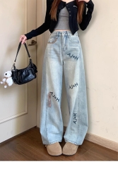 Quần Jean Nữ Size Lớn Thêu Chữ, Dáng Suông Rộng, Cạp Cao, Che Khuyết Điểm Cho Dáng Quả Lê, Thoải Mái Thanh Lịch QJ059250