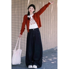 Bộ đồ đầu thu áo len cardigan màu đỏ và quần ống rộng, phù hợp du lịch D117250