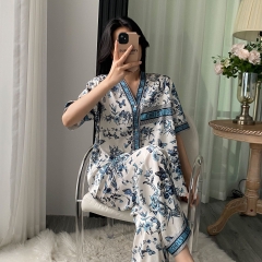 : Đồ ngủ Pijama lụa cao cấp 3 món họa tiết xanh hoàng gia sang trọng DN418240