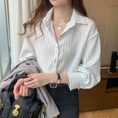 Áo sơ mi voan sọc dọc tay ba phần tư nhẹ nhàng và trưởng thành D262240