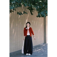 Bộ đồ đầu thu áo len cardigan màu đỏ và quần ống rộng, phù hợp du lịch D117250