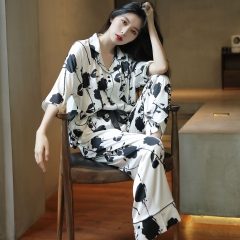 Đồ ngủ Pijama lụa băng  tay lỡ hàng hiệu họa tiết hoa hồng trắng đen DN423240