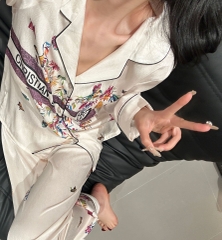 Đồ ngủ Pijama lụa xước hàng hiệu cộc tay Trắng viền đen họa tiết hoa DN405240