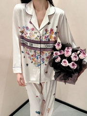 Đồ ngủ Pijama lụa xước hàng hiệu cộc tay Trắng viền đen họa tiết hoa DN405240