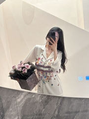 Đồ ngủ Pijama lụa xước hàng hiệu cộc tay Trắng viền đen họa tiết hoa DN405240