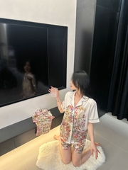 Đồ ngủ Pijama lụa xước hàng hiệu cộc tay họa tiết Hoa Lá DN403240