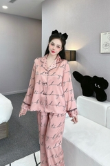 Đồ ngủ Pijama hàng hiệu form dài lụa cao cấp hottrent Hồng họa tiết chữ kí DN148240