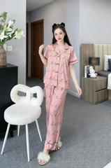 Đồ ngủ Pijama hàng hiệu form dài lụa cao cấp hottrent Hồng họa tiết chữ kí DN148240