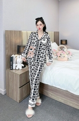 Đồ ngủ Pijama hàng hiệu form dài lụa cao cấp hottrent Trắng phối chữ Love Bear DN186240