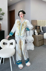 Đồ ngủ Pijama hàng hiệu form dài lụa cao cấp hottrent Trắng viền xanh họa tiết Hoàng gia DN193240