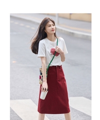 Set áo Trắng hình in + chân váy đỏ cho mùa hè năng động phong cách Hàn Quốc khí chất xinh tươi D171240