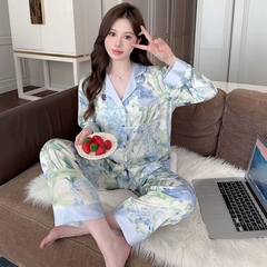 Đồ ngủ lụa họa tiết hoa biếc, mềm mại, tinh tế, mang đến cảm giác thoải mái và sang trọng DN133250