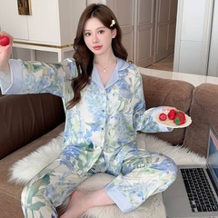Đồ ngủ lụa họa tiết hoa biếc, mềm mại, tinh tế, mang đến cảm giác thoải mái và sang trọng DN133250