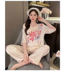 Bộ đồ ngủ quần dài tay mỏng bằng lụa băng cao cấp, thiết kế nhẹ nhàng, tinh tế DN137250