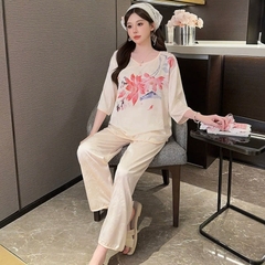 Bộ đồ ngủ quần dài tay mỏng bằng lụa băng cao cấp, thiết kế nhẹ nhàng, tinh tế DN137250
