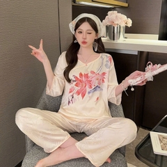 Bộ đồ ngủ quần dài tay mỏng bằng lụa băng cao cấp, thiết kế nhẹ nhàng, tinh tế DN137250