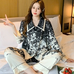 Bộ đồ ngủ nữ áo len cardigan dài tay bằng lụa băng, in họa tiết mực đen thanh lịch DN146250