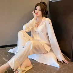 Bộ đồ ngủ lụa băng dài tay màu trắng với họa tiết thỏ con dễ thương, phong cách nhẹ nhàng DN147250
