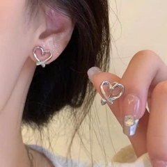 Khuyên tai kẹp bạc nữ không cần xỏ lỗ | Đeo ngủ được – Thiết kế ngách “tình yêu” | Mùa thu 2025 TS114250
