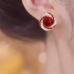 Hoa tai hạt zircon phong cách Pháp với thiết kế nhỏ nhắn, độc đáo và tinh tế TS118250