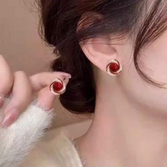 Hoa tai hạt zircon phong cách Pháp với thiết kế nhỏ nhắn, độc đáo và tinh tế TS118250