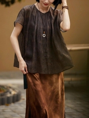 Áo sơ mi nữ tay ngắn cổ tròn họa tiết độc đáo – Mùa hè 2025 D228250