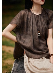 Áo sơ mi nữ tay ngắn cổ tròn họa tiết độc đáo – Mùa hè 2025 D228250