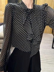 Áo sơ mi nữ chấm bi ruy băng phong cách Pháp – Item hot đầu thu 2025 D241250