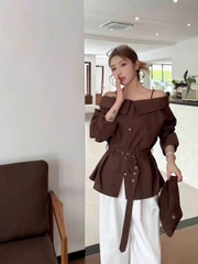 Áo sơ mi nữ một vai cao cấp phong cách Pháp – Màu nâu sẫm, sang trọng thu đông 2025 D243250
