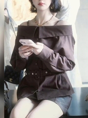 Áo sơ mi nữ một vai cao cấp phong cách Pháp – Màu nâu sẫm, sang trọng thu đông 2025 D243250