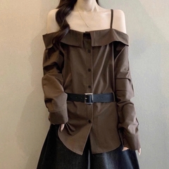 Áo sơ mi nữ một vai cao cấp phong cách Pháp – Màu nâu sẫm, sang trọng thu đông 2025 D243250