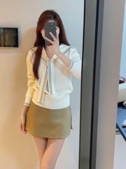 Áo len cổ lọ nữ ngắn kiểu Chanel – Sang trọng, tinh tế thu 2025 D244250