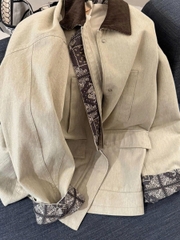 Áo khoác gió ve áo khâu màu tương phản – Phong cách cổ điển 2025  D2512500