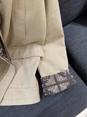 Áo khoác gió ve áo khâu màu tương phản – Phong cách cổ điển 2025  D2512500