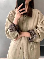 Áo khoác gió ve áo khâu màu tương phản – Phong cách cổ điển 2025  D2512500