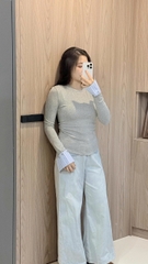 Áo thun nữ dáng suông phối màu tương phản – Thu Đông 2025 D255250