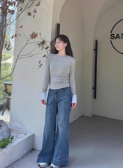 Áo thun nữ dáng suông phối màu tương phản – Thu Đông 2025 D255250