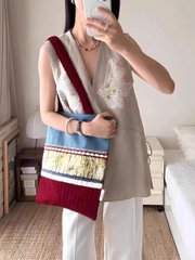 Áo vải lanh cổ chữ V thêu phong cách cổ điển – Mùa hè 2025 D216250