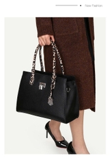 Túi xách đeo vai thời trang Socialite 2025 – Dung tích lớn, họa tiết da báo – Chất liệu PU cao cấp dành cho nữ TX297250