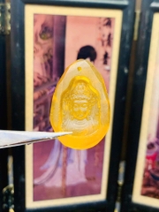 Mặt phật hổ phách mật lạp