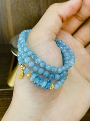 Vòng đá Aquamarine cuốn 3 mix charm bạc phủ vàng