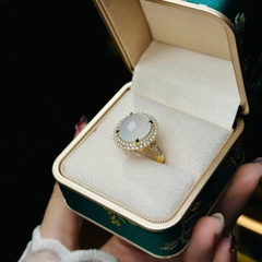 Nhẫn Phỉ Thúy Băng Trắng Vàng 14K – Vẻ Đẹp Thanh Khiết & Sang Trọng