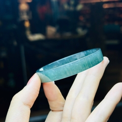 Vòng Bản Vuông Lam Băng Ngọc – Sắc Xanh Thanh Khiết, Đẳng Cấp Thượng Lưu