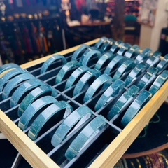 Vòng Bản Vuông Lam Băng Ngọc – Sắc Xanh Thanh Khiết, Đẳng Cấp Thượng Lưu