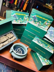 Nhang Thiền, Nhang Trầm Hương Tạo Hình Người Thiền (hộp xanh) – Độc Bản Thanh Tịnh.