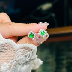 Khuyên Tai Bạc S925 Phỉ Thúy Lục Đế – Vẻ Đẹp Sang Trọng & Hoài Cổ