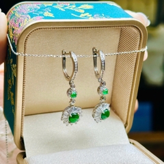 Khuyên Tai Bạc Phỉ Thúy Lục Đế – Vẻ Đẹp Sang Trọng, Quyền Quý