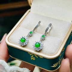 Khuyên Tai Bạc Phỉ Thúy Lục Đế – Vẻ Đẹp Sang Trọng, Quyền Quý